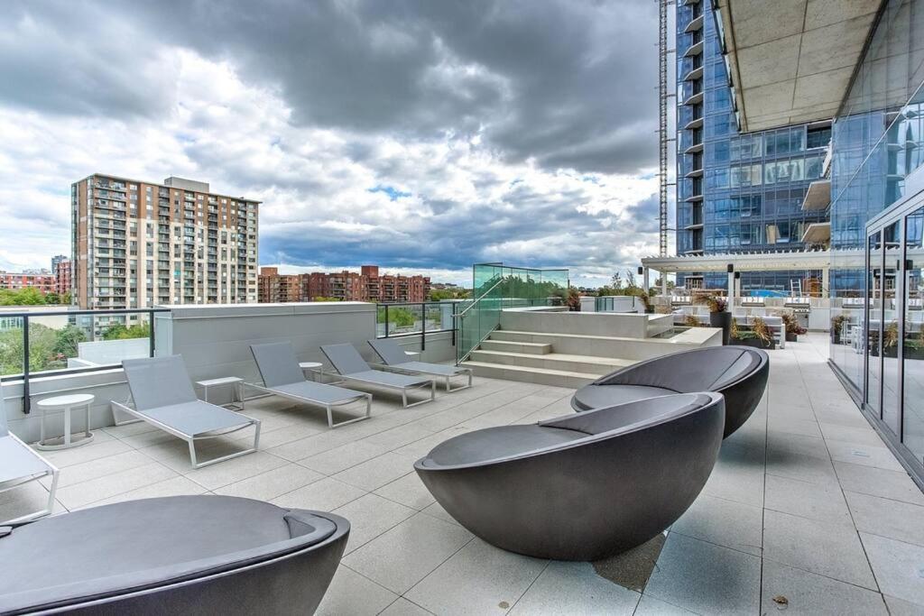 Beautiful Downtown Condo With Pool And Parking Montreal Exterior photo