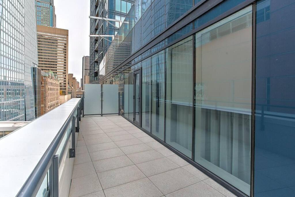 Beautiful Downtown Condo With Pool And Parking Montreal Exterior photo